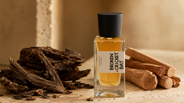 What Does Oud Smell Like? A Beginner's Guide to Sandalwood & Oud Perfume